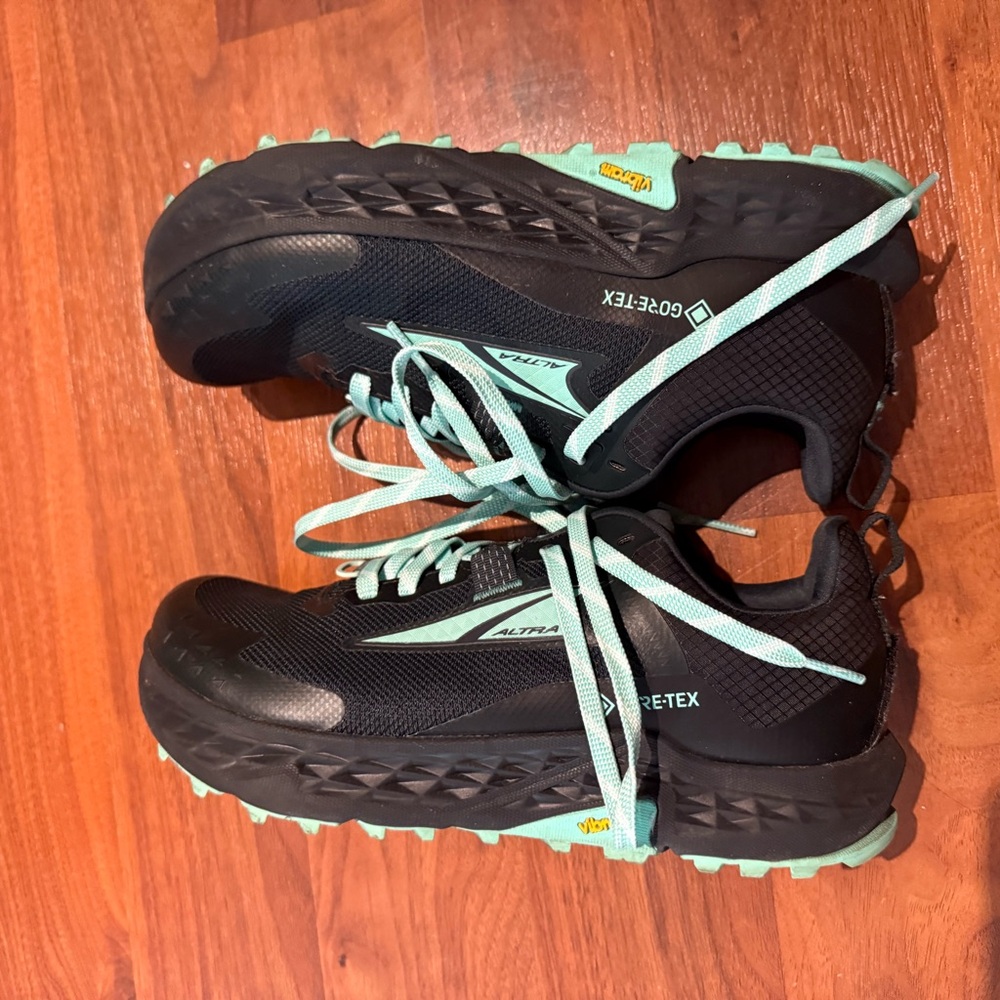 Altra Women's Black and Mint Athletic Shoes